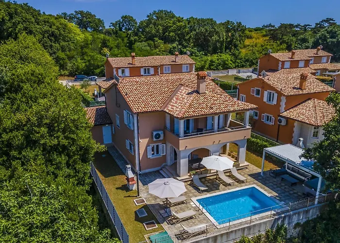 Villa Lotus Elite Estate *